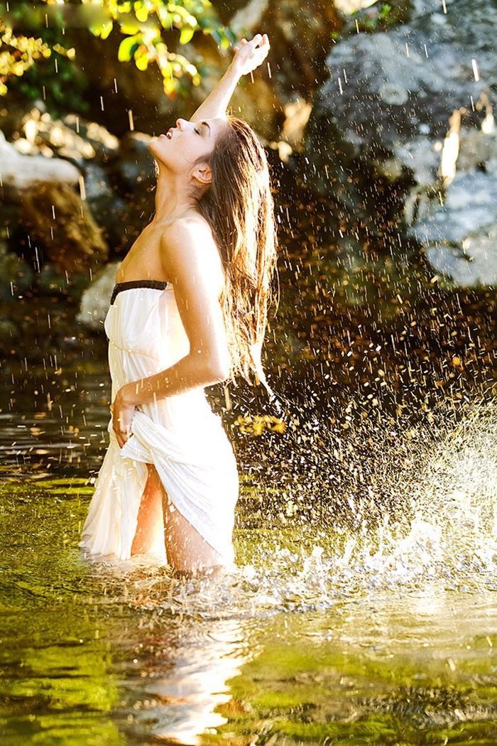 Marie Avgeropoulos in Nagoya