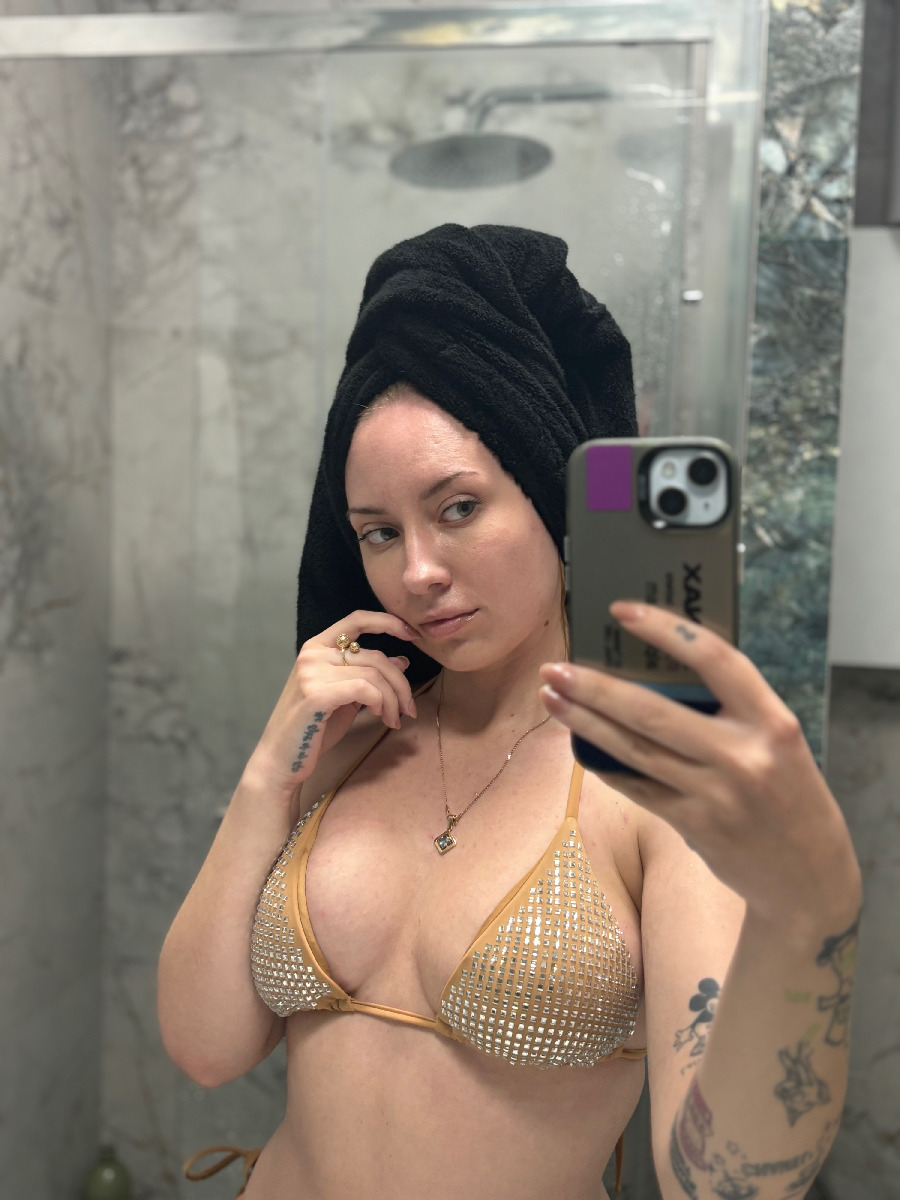 Nude girl KateV in Nagoya