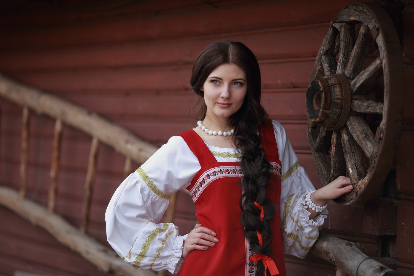 Girls in Slavic costumes’s look of the day — catch her live in Nagoya